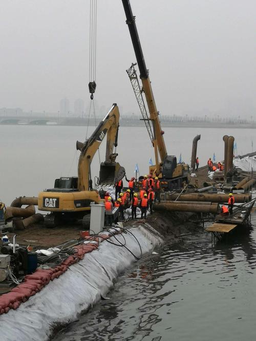 宁工局,承接大武口星海湖中域南清淤工程,大流量排水现场施工